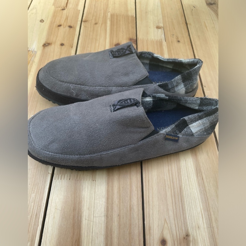 Pendleton slippers size 9
